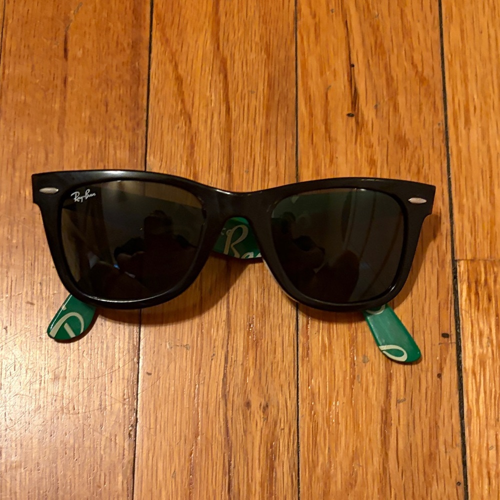 Ray-Ban Wayfarer - men’s or women’s